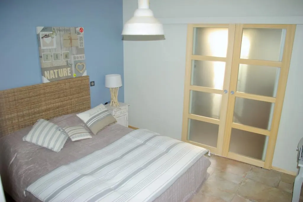 Domaine Les Cigales Bed and Breakfast Mouans-Sartoux 0*,  Frankrijk